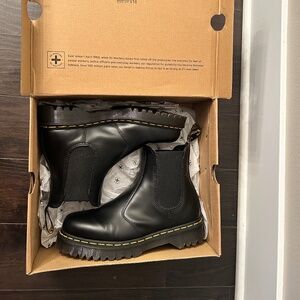 Brand new never worn Dr. Martens chelsea boot